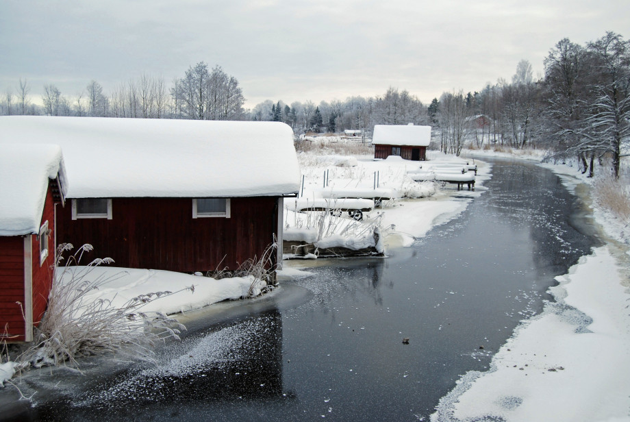 Is_utanför_båthusen.JPG