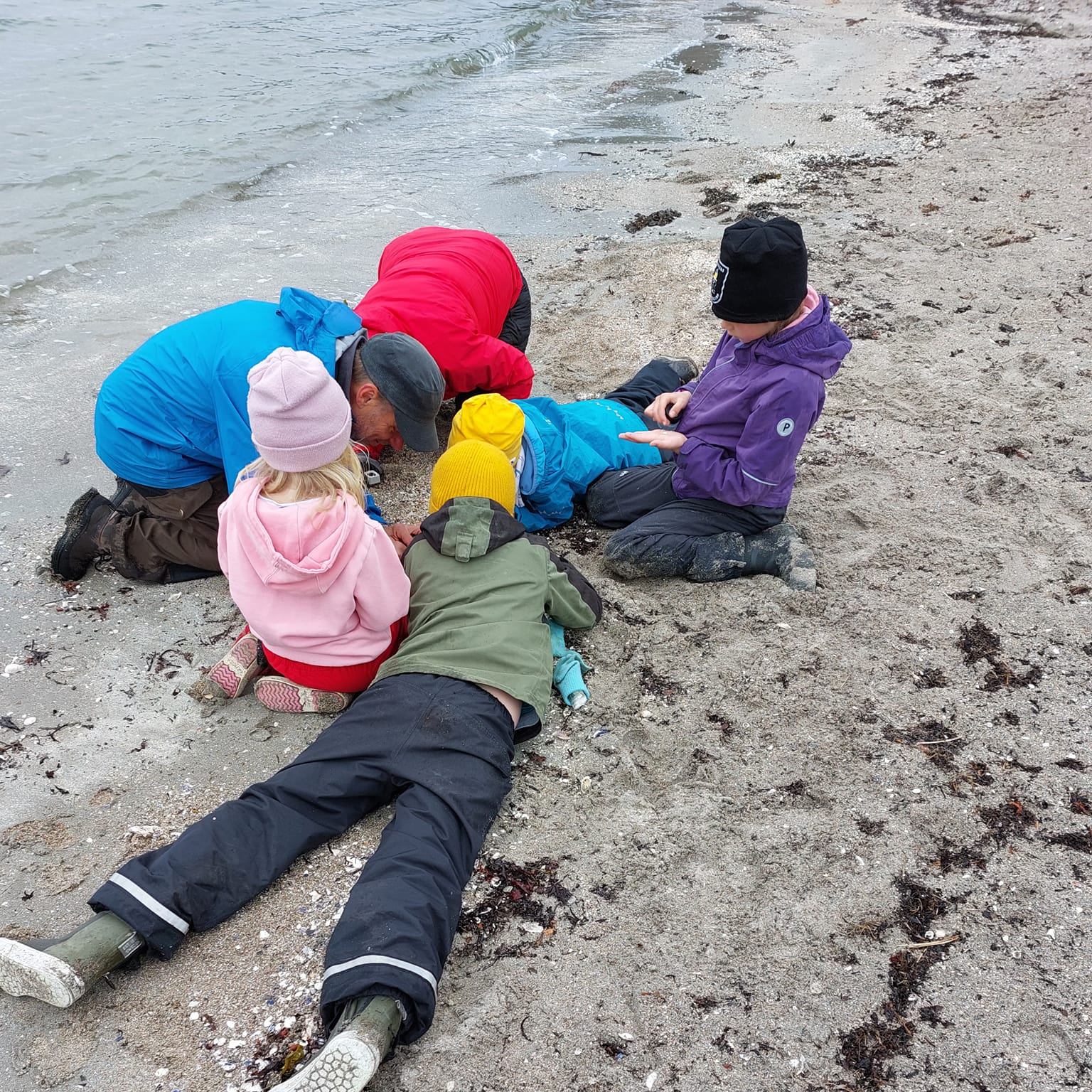 barn_på_stranden.jpg